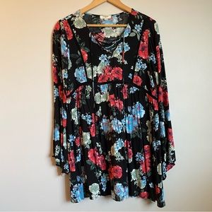 Umgee. Boho Floral Tunic. Medium. Bell-sleeve. Flowy fit.